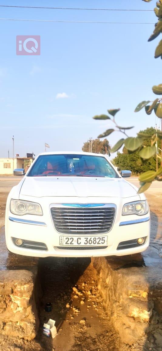 کرایسلەر 300